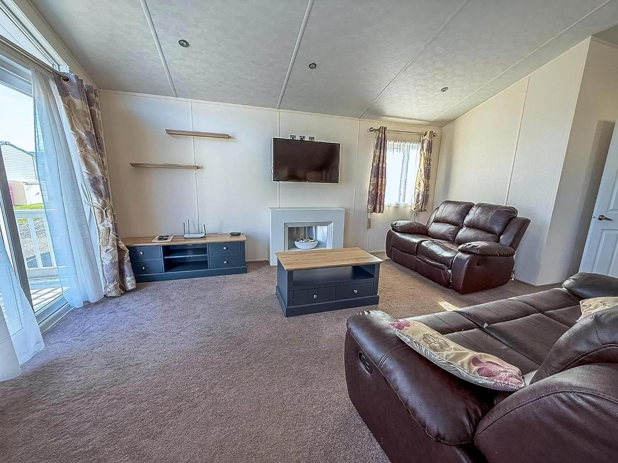 Luxury Lodge At Suffolk Sands Holiday Park Ref 45009Mv 펠릭스토우 외부 사진